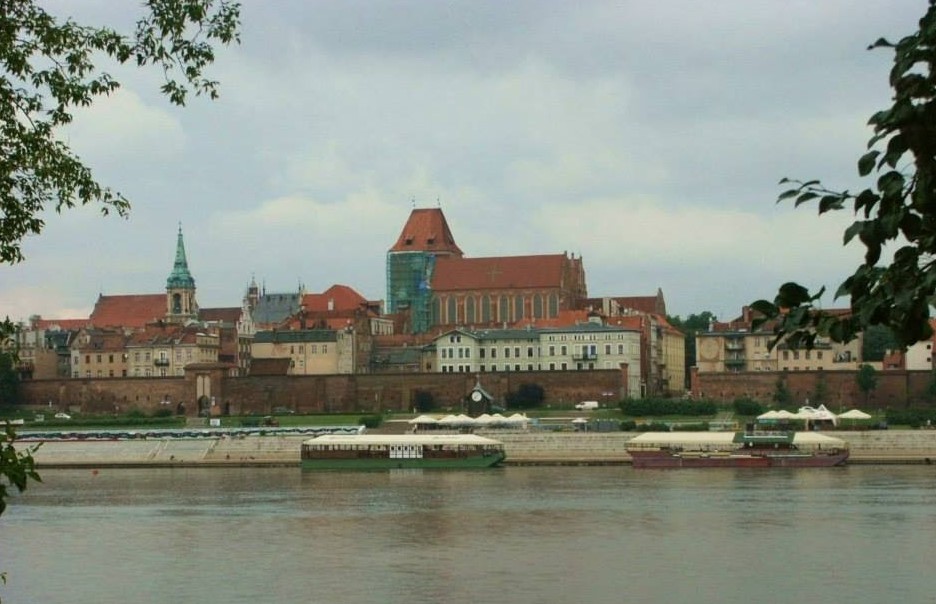 Panorama auf Uferpromenade in Torun.