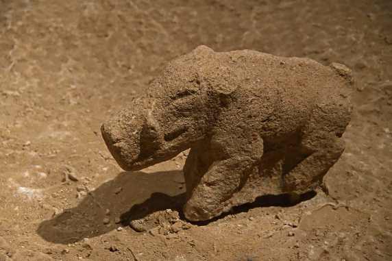 Die Wildschwein Statue in Goebekli Tepe.