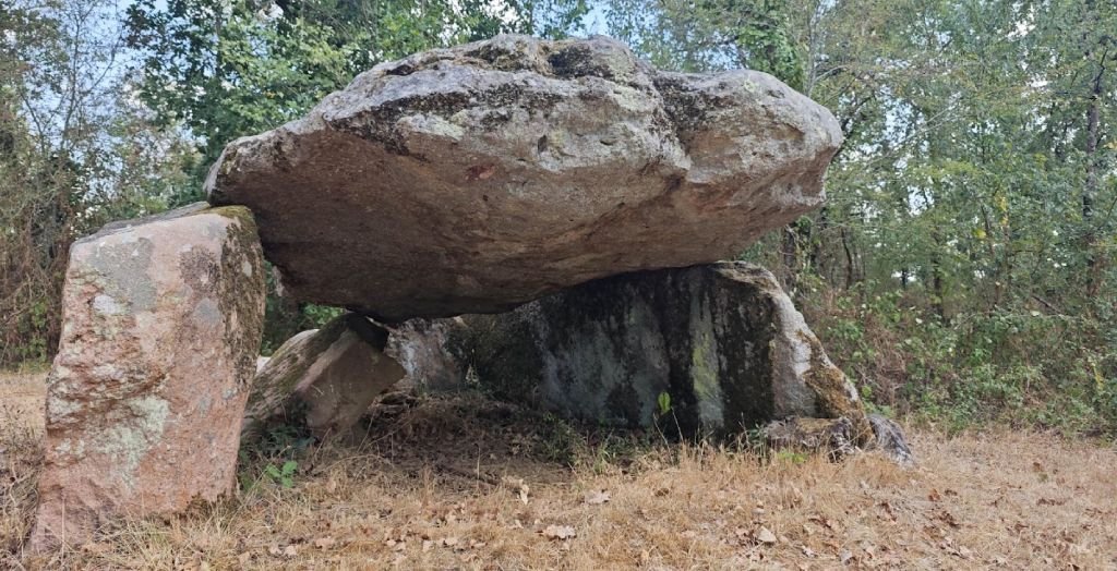 Der Dolmen de la Pierre-Levée du Grand-Gât